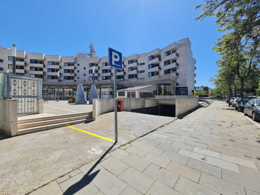 Foto parking coche en alquiler en castelldefels barcelona