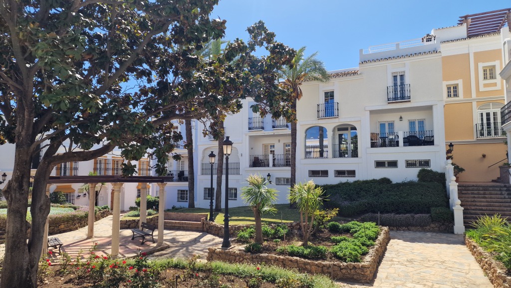 Foto adosada en venta en nueva andalucia málaga