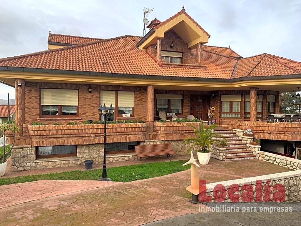 gran chalet independiente en maliaño foto grande (2)