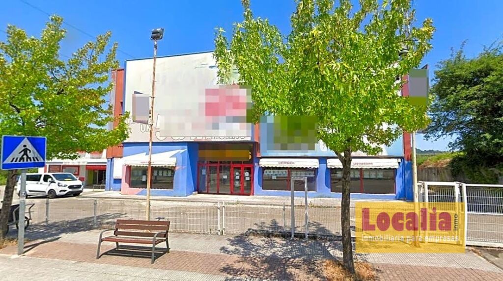 nave comercial de 1500 m² y aparcamiento de 2000 m² en guarnizo, cantabria. foto grande (2)