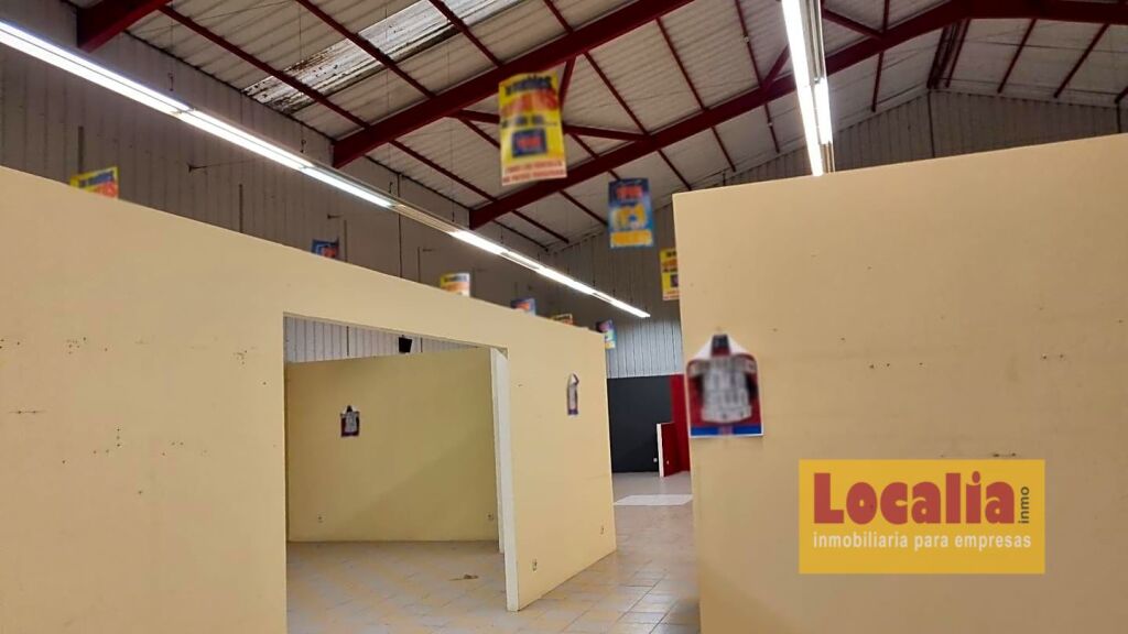 Foto nave comercial de 1500 m² y aparcamiento de 2000 m² en guarnizo, cantabria.
