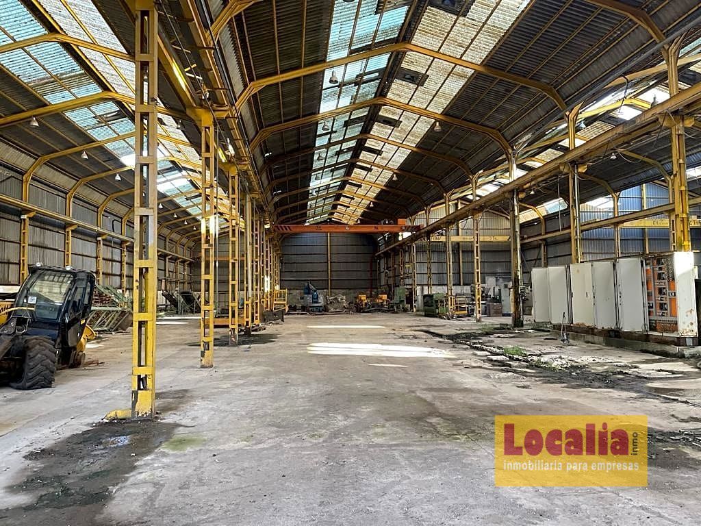 Foto nave industrial muy próxima a santander