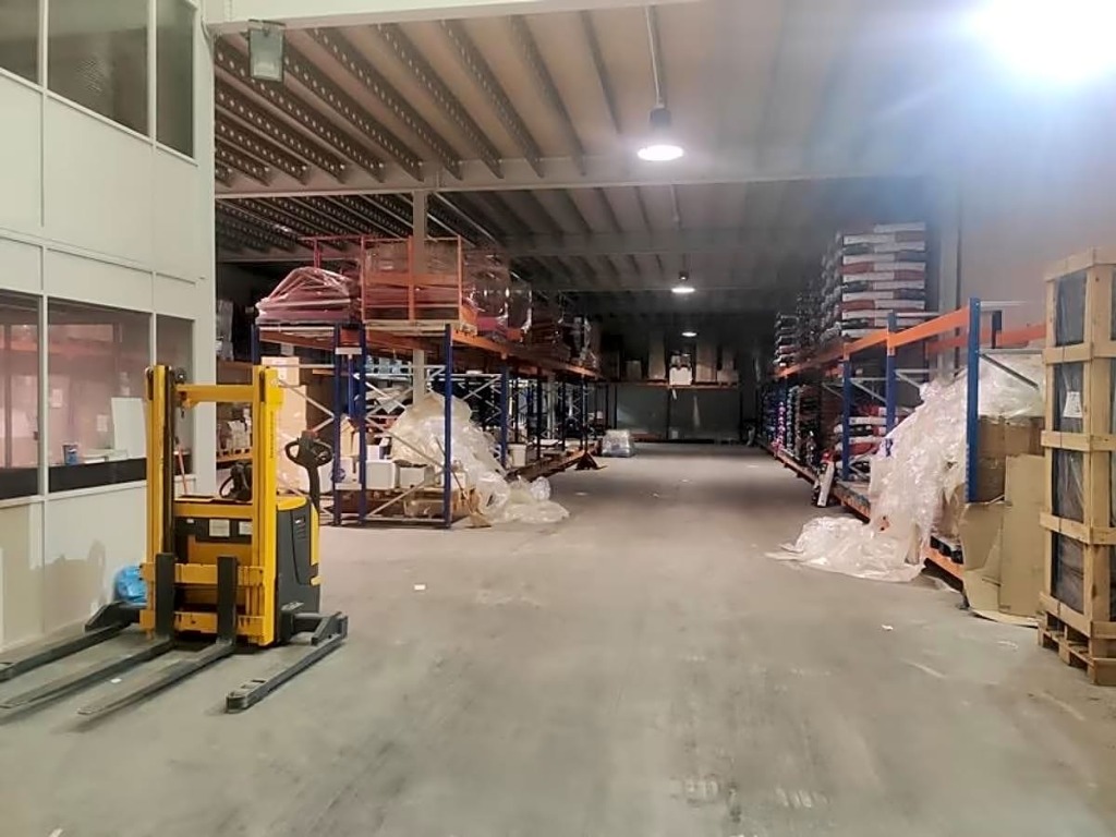Foto nave industrial en el polígono de barros