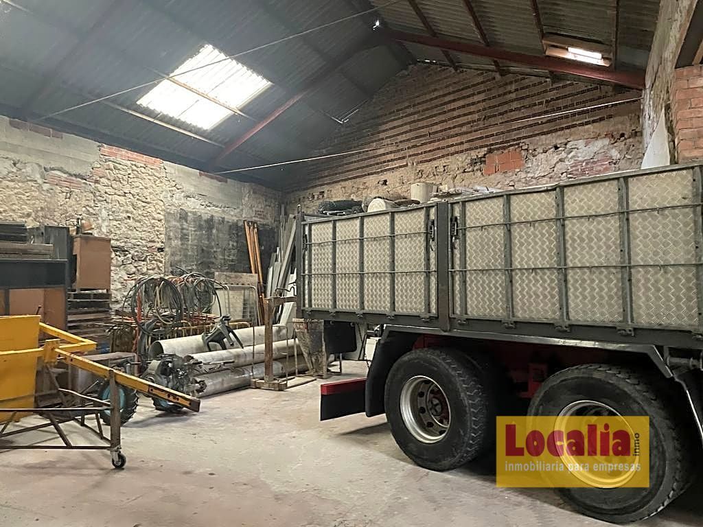 Foto nave industrial de 1500m2 en arenas de iguña