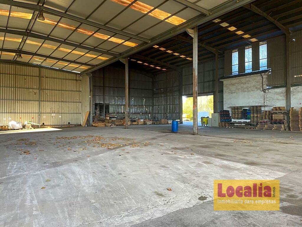 Foto nave industrial de 2500m2 situada en hoznayo