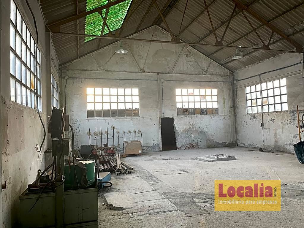 nave industrial en el casco urbano de torrelavega foto grande (2)