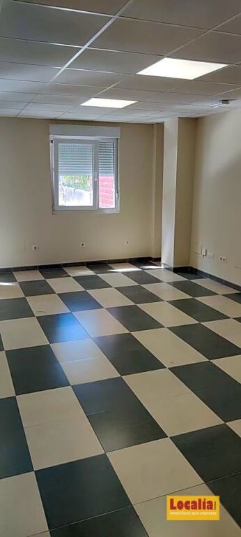oficina en edificio profesional en torrelavega. foto grande (2)