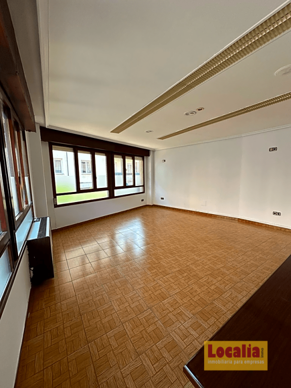 Foto oficinas en el centro de torrelavega, cantabria