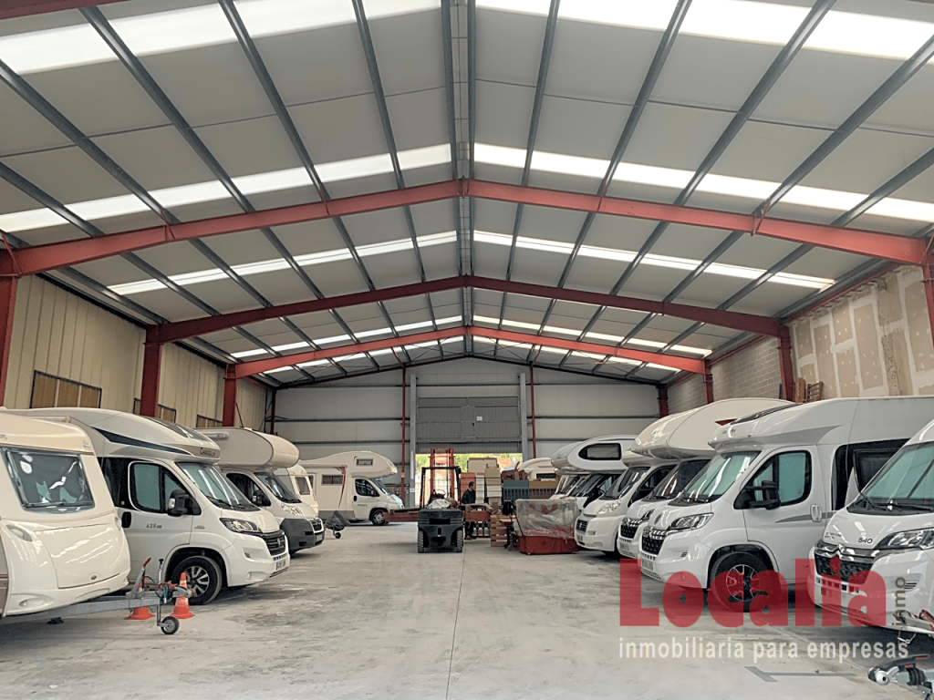 Autocaravana rapido  de segunda mano - Amplia nave diáfana en Meruelo