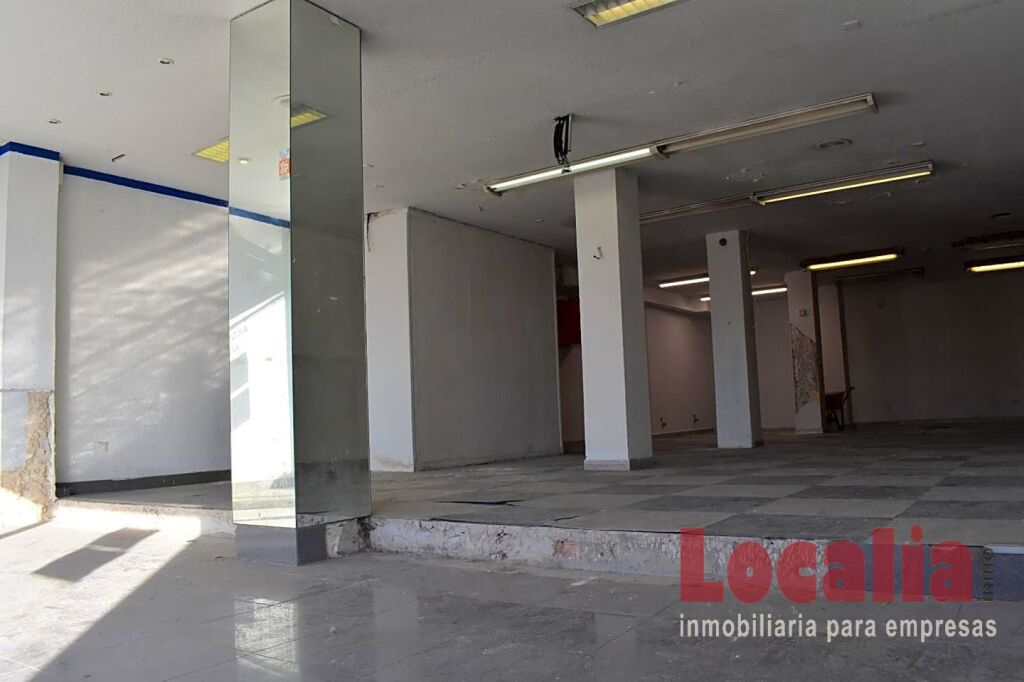 local comercial junto a valdecilla, 310m² foto grande (2)