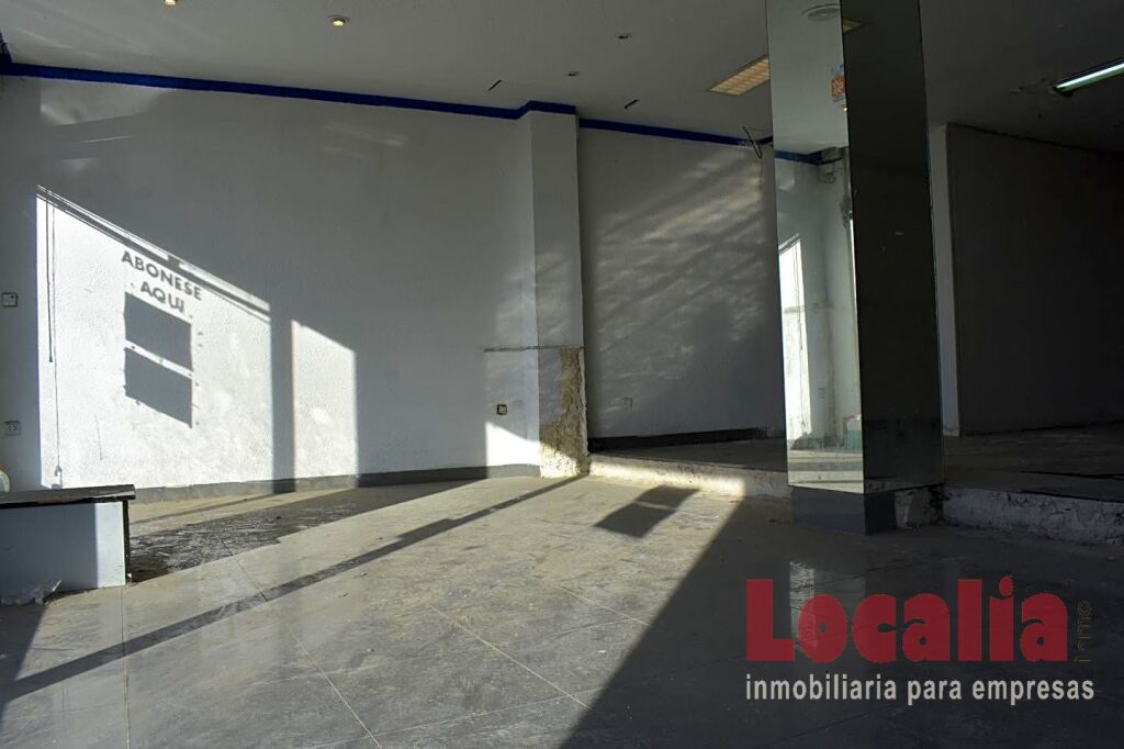 local comercial junto a valdecilla, 310m² foto grande (2)