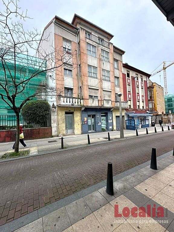 edificio residencial en el centro de torrelavega foto grande (2)