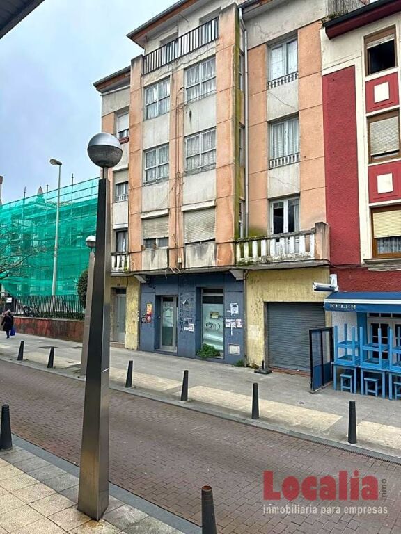 Foto edificio residencial en el centro de torrelavega