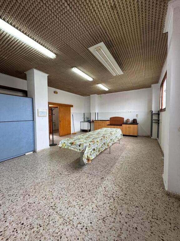 local comercial en bajos en santander, 72m² foto grande (2)