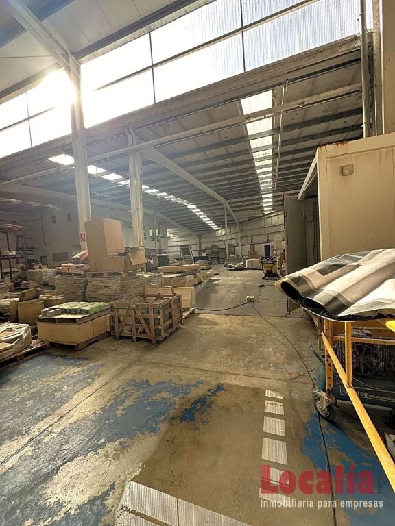Foto nave industrial de 1000 metros en los corrales de buelna. cantabria