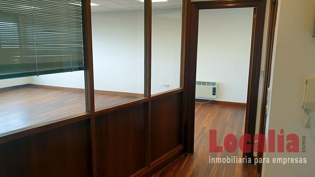 amplia oficina profesional de 95m² en santander foto grande (2)