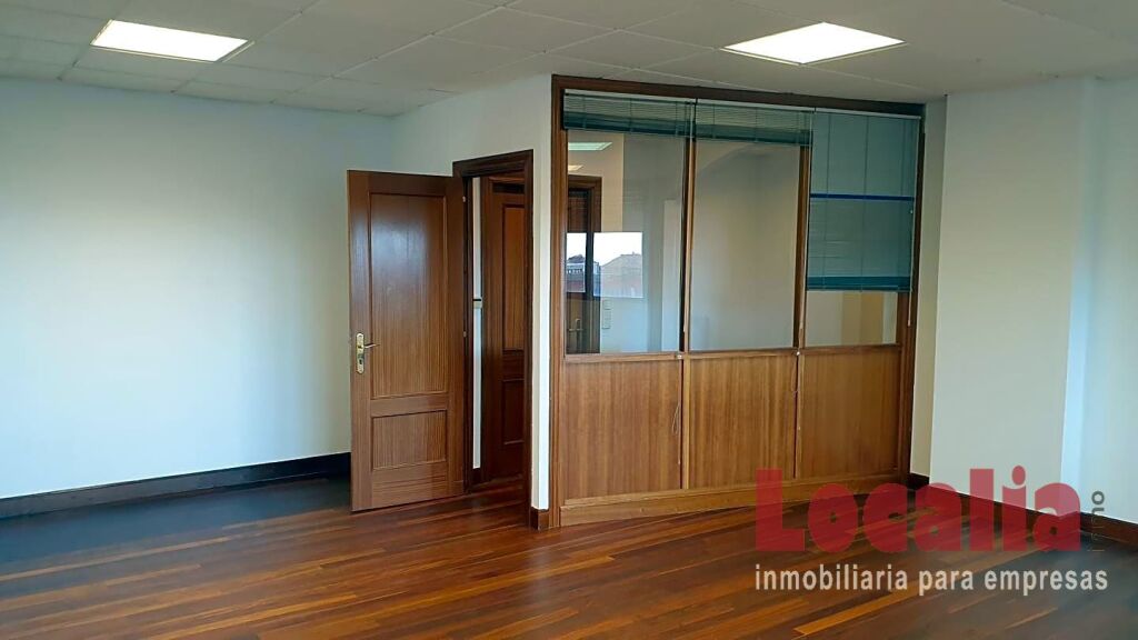 amplia oficina profesional de 95m² en santander foto grande (3)