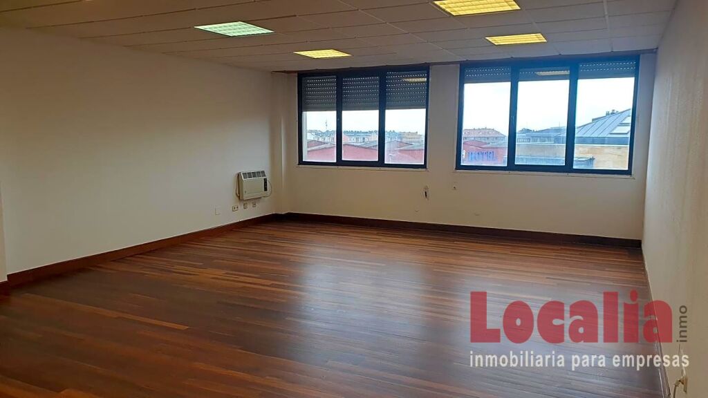 amplia oficina de 95m² en santander foto grande (3)