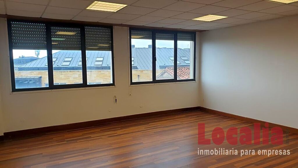 amplia oficina de 95m² en santander foto grande (2)