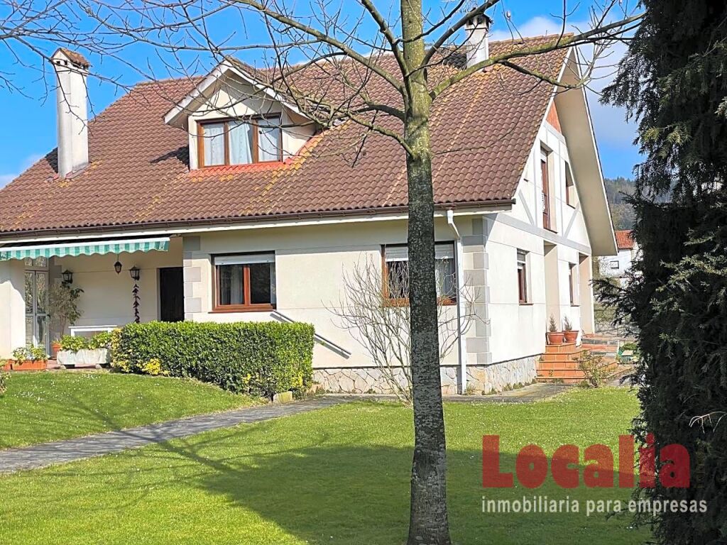 Foto hermoso chalet con terreno en arnuero, cantabria