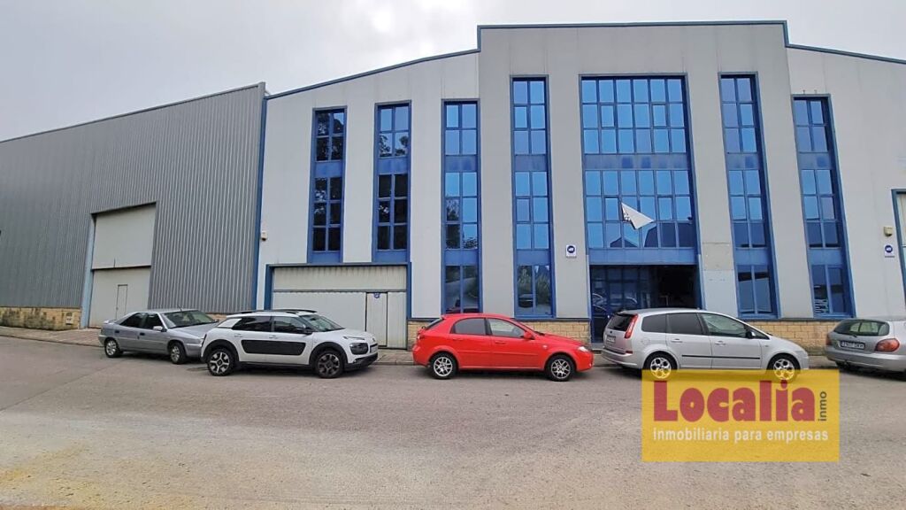 Foto excelente nave con amplias oficinas cerca de santander