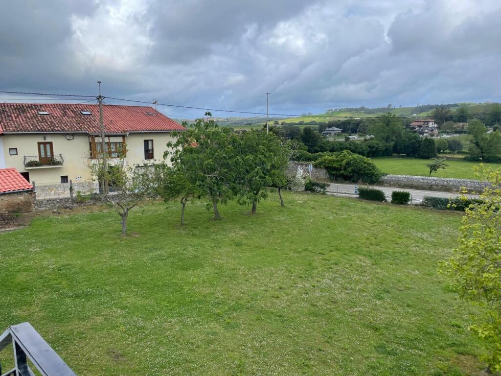Foto excelente chalet con terreno y garaje en arnuero