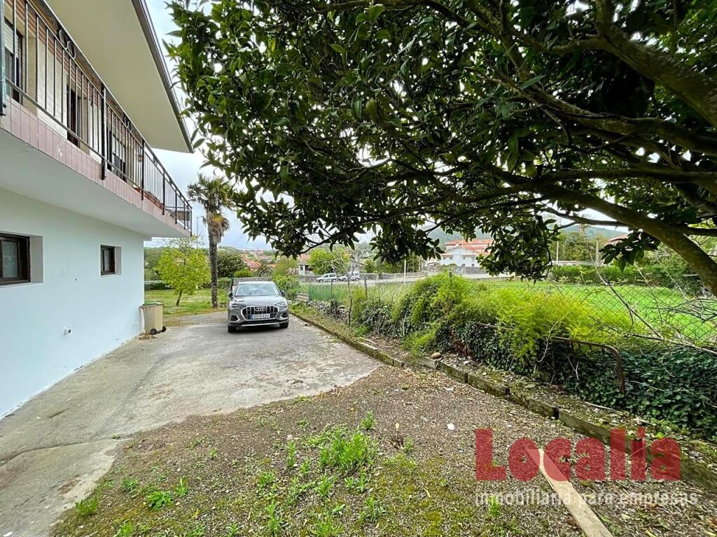 excelente chalet con terreno y garaje en arnuero foto grande (2)