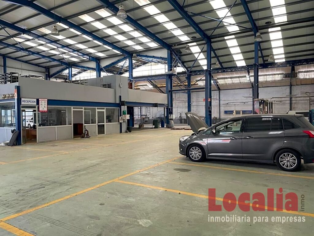 Foto amplia nave de 1600 m en camargo, cantabria.