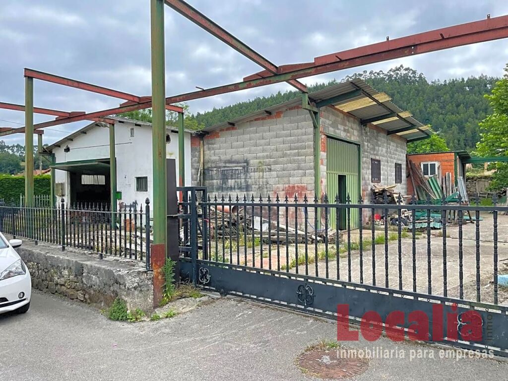 Foto nave con tres compartimentos. carandía, cantabria.