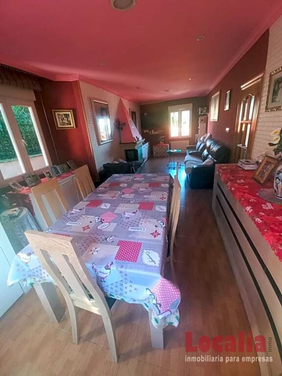 singular chalet de tres niveles en santander. foto grande (3)