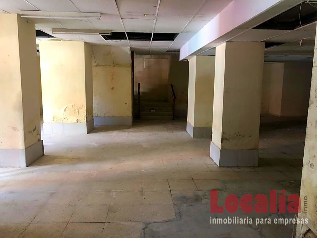 amplio local comercial en torrelavega, cantabria. foto grande (2)