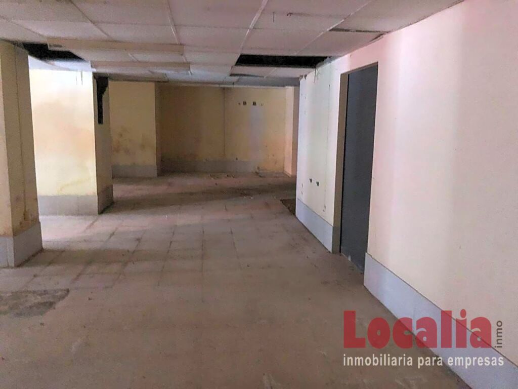 amplio local comercial en torrelavega, cantabria. foto grande (3)