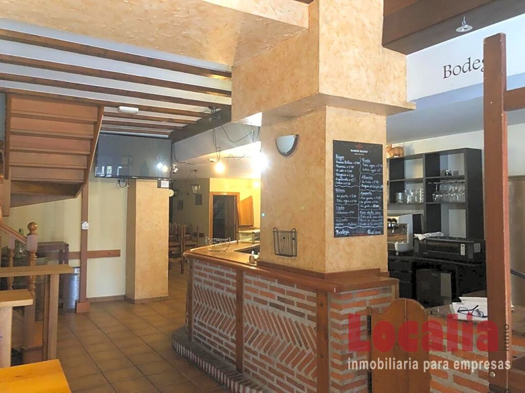 amplio bar para entrar a trabajar en torrelavega. foto grande (2)