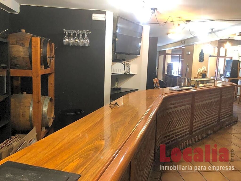 amplio bar para entrar a trabajar en torrelavega. foto grande (3)