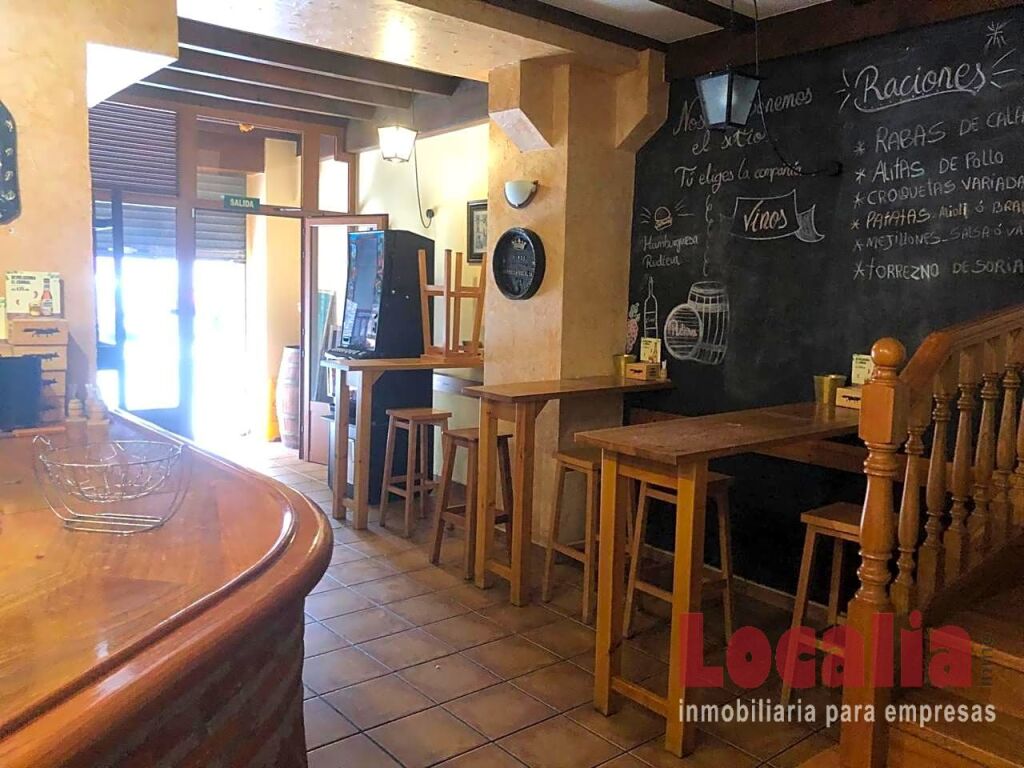 Foto amplio bar para entrar a trabajar en torrelavega.