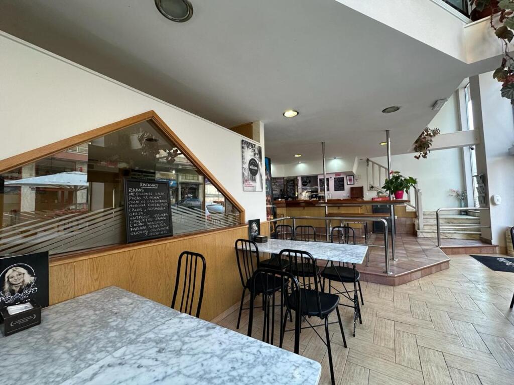 Sillas bar  de segunda mano - Singular bar cafetería en Torrelavega