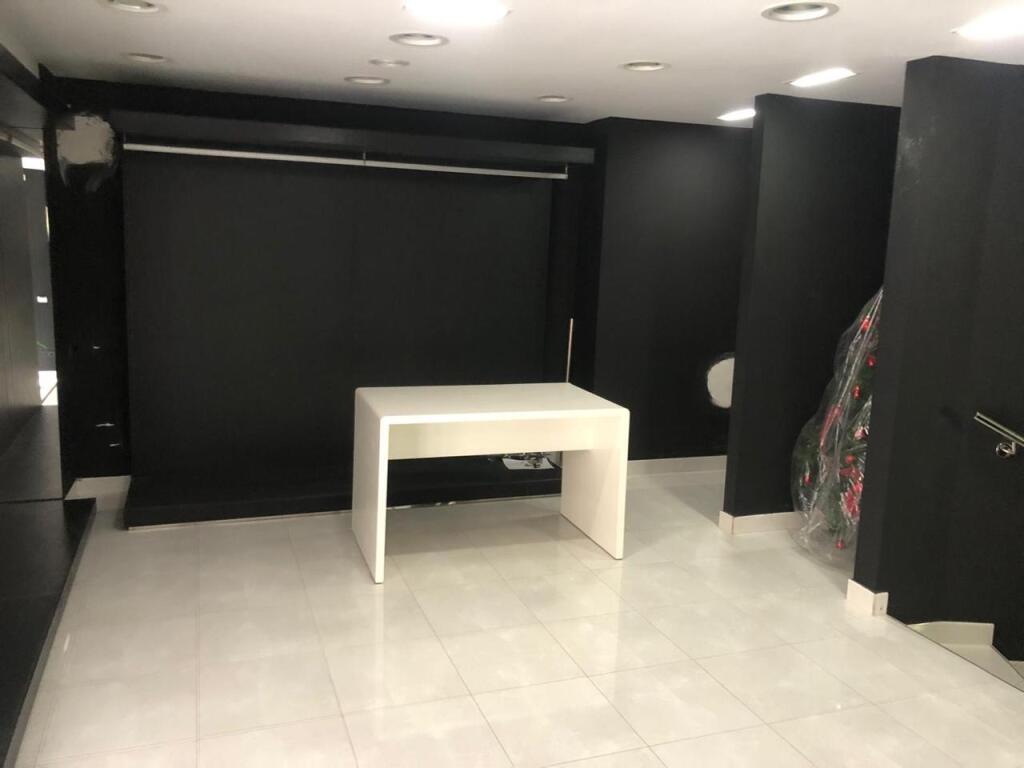 Foto local de tres niveles en torrelavega, cantabria.