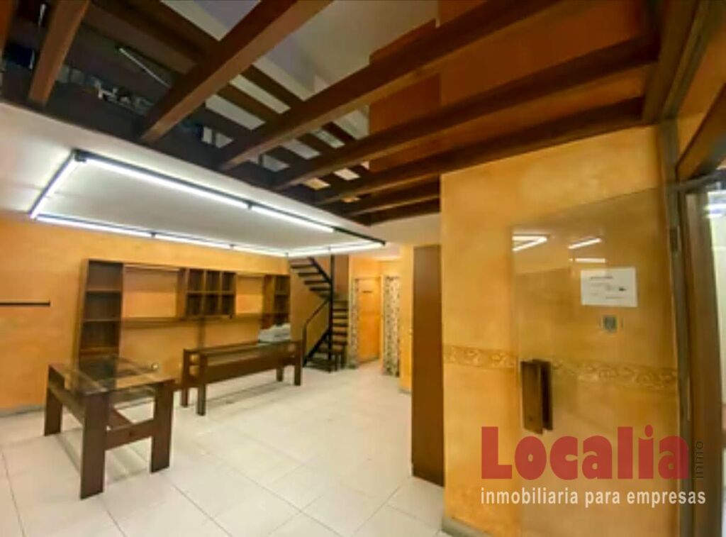 local de dos niveles y 84 metros en torrelavega. foto grande (2)