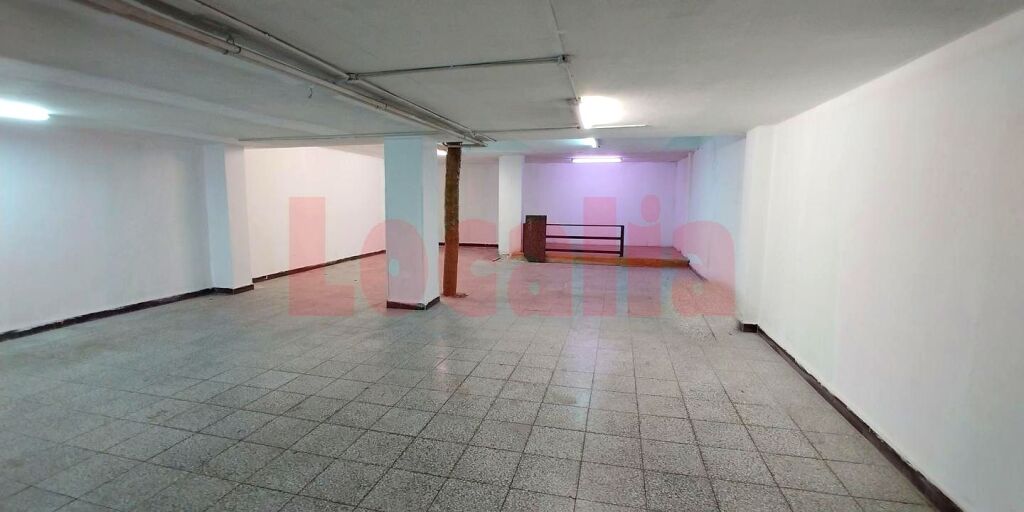 Foto magnífico local frente a las estaciones, santander