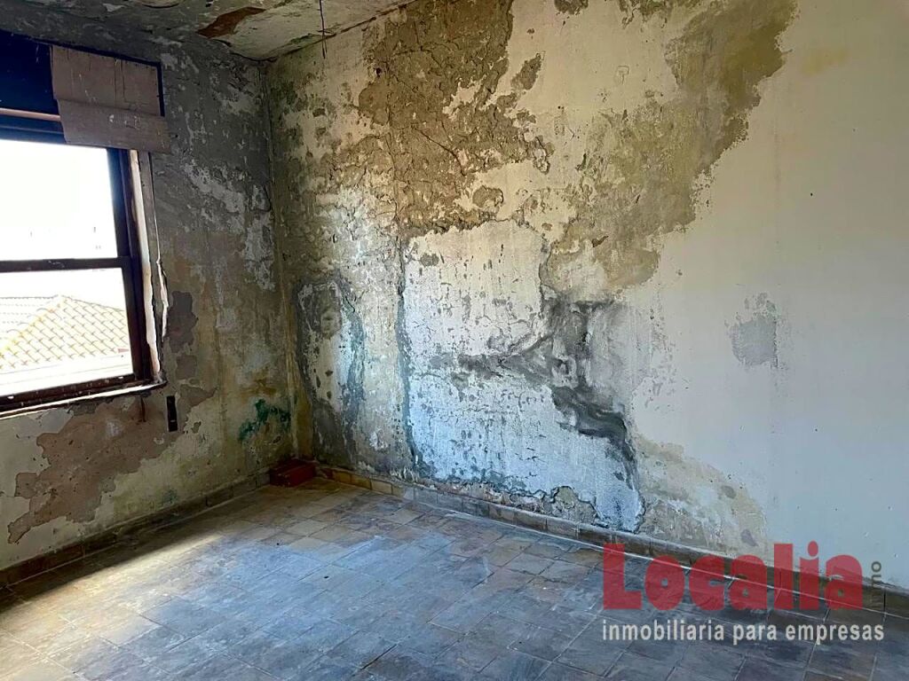 amplio piso para reformar en torrelavega. foto grande (3)