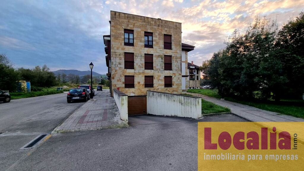 interesante y amplio local en santa maría cayón. foto grande (3)