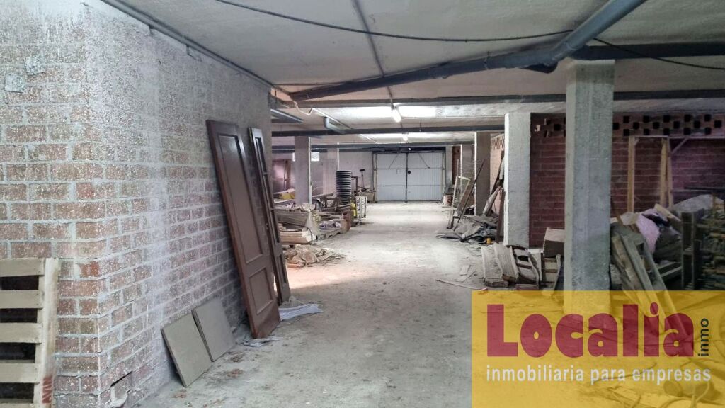 interesante y amplio local en santa maría cayón. foto grande (2)