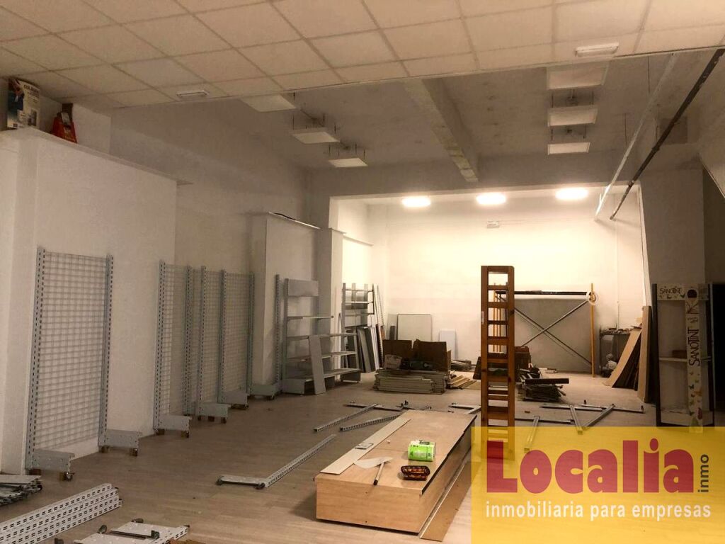 Foto amplio local de 360 metros en alquiler. santander.