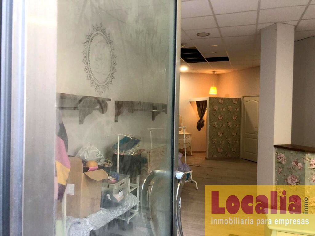 Foto local comercial en alquiler en torrelavega.