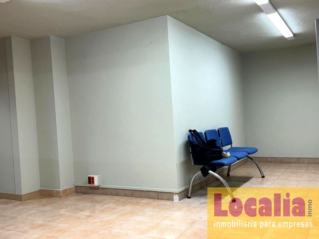 Foto local de 120  m² en alquiler en santander.