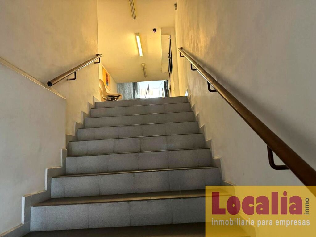 Foto alquiler de local 150 metros en santander.