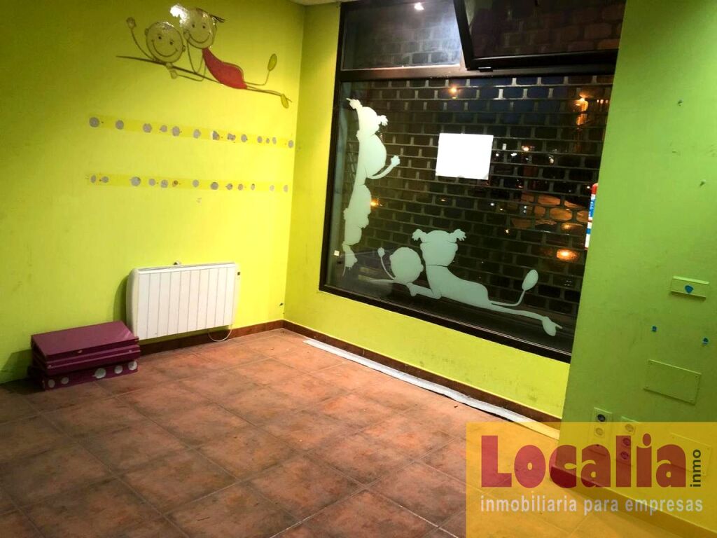 Foto local céntrico de 140 m² en alquiler. torrelavega