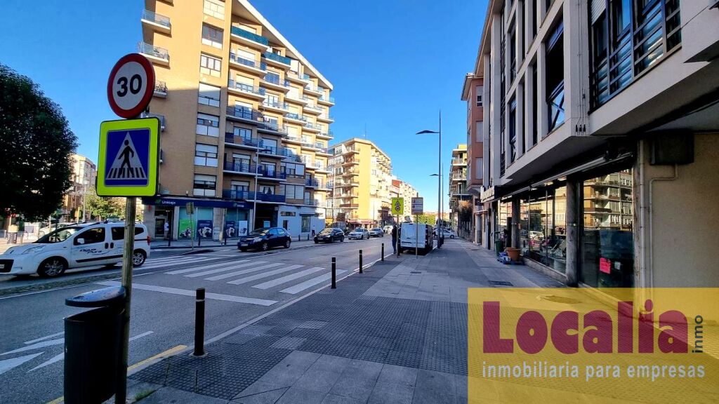 local con excelente ubicación en torrelavega foto grande (2)