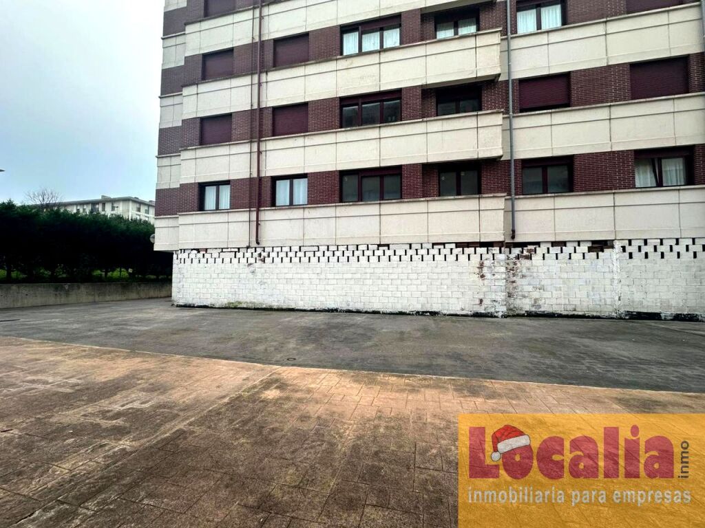 Foto locales con posibilidad de reconvertir. santander