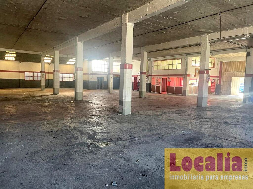 Foto nave con licencia taller cerca torrelavega